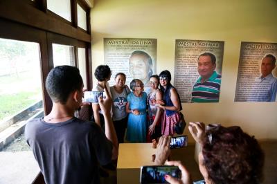 Escola Municipal Liceu Mestre Raimundo Cardoso homenageia mestres da cerâmica	