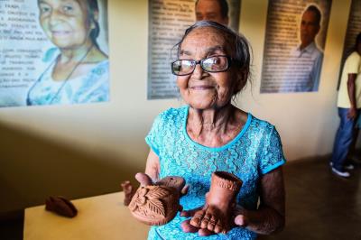 Escola Municipal Liceu Mestre Raimundo Cardoso homenageia mestres da cerâmica	