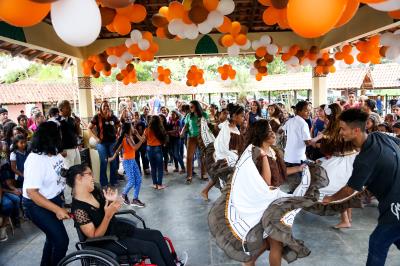 Escola Municipal Liceu Mestre Raimundo Cardoso homenageia mestres da cerâmica	
