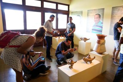 Escola Municipal Liceu Mestre Raimundo Cardoso homenageia mestres da cerâmica	
