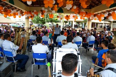Escola Municipal Liceu Mestre Raimundo Cardoso homenageia mestres da cerâmica	