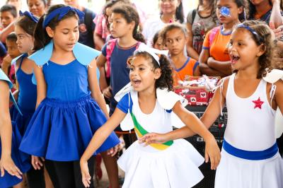 Escola Municipal Liceu Mestre Raimundo Cardoso homenageia mestres da cerâmica	