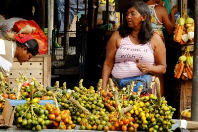 Ver-o-Peso completa 391 anos com bolo gigante, jogos e serviços para os feirantes	