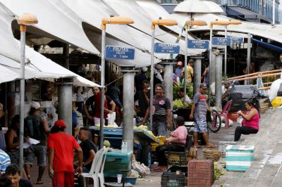 Ver-o-Peso completa 391 anos com bolo gigante, jogos e serviços para os feirantes	