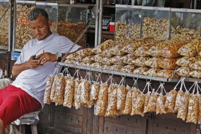 Ver-o-Peso completa 391 anos com bolo gigante, jogos e serviços para os feirantes	