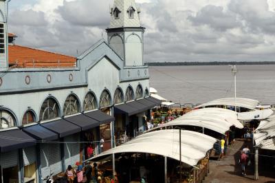 Ver-o-Peso completa 391 anos com bolo gigante, jogos e serviços para os feirantes	
