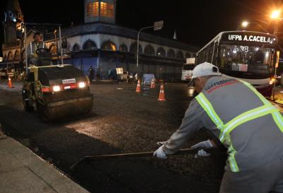 Com trabalho noturno, Prefeitura avança na recuperação de ruas e avenidas 