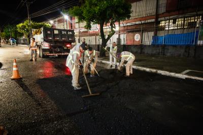 Com trabalho noturno, Prefeitura avança na recuperação de ruas e avenidas 