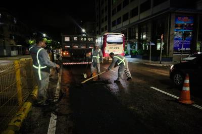 Com trabalho noturno, Prefeitura avança na recuperação de ruas e avenidas 
