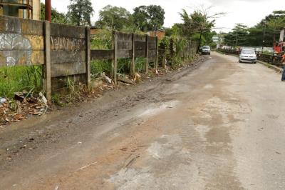 Prefeitura e comunidade se unem contra descarte de lixo em canal da Marambaia