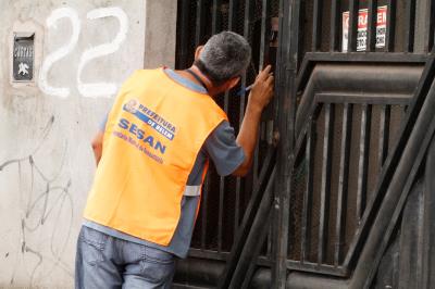 Prefeitura e comunidade se unem contra descarte de lixo em canal da Marambaia