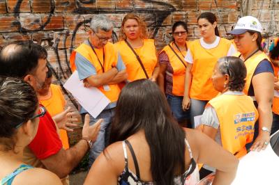 Prefeitura e comunidade se unem contra descarte de lixo em canal da Marambaia