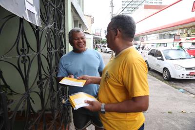 Ação educativa orienta população sobre novo sentido da travessa Humaitá	