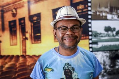 Reunião entre Fumbel e grupos de pássaros no Cine Olympia