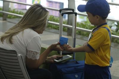 ENTREGA DE CARTAS PARA A PAZ NO AEROPORTO DE BELÉM