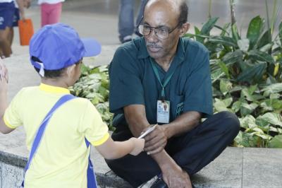 ENTREGA DE CARTAS PARA A PAZ NO AEROPORTO DE BELÉM