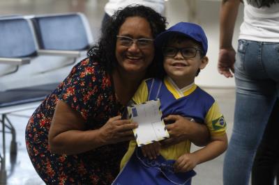 ENTREGA DE CARTAS PARA A PAZ NO AEROPORTO DE BELÉM