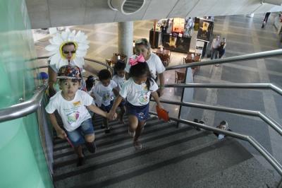 ENTREGA DE CARTAS PARA A PAZ NO AEROPORTO DE BELÉM