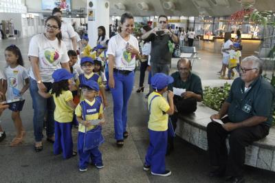 ENTREGA DE CARTAS PARA A PAZ NO AEROPORTO DE BELÉM