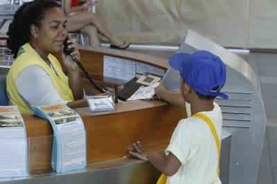 ENTREGA DE CARTAS PARA A PAZ NO AEROPORTO DE BELÉM