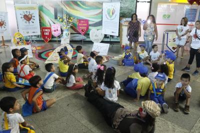ENTREGA DE CARTAS PARA A PAZ NO AEROPORTO DE BELÉM