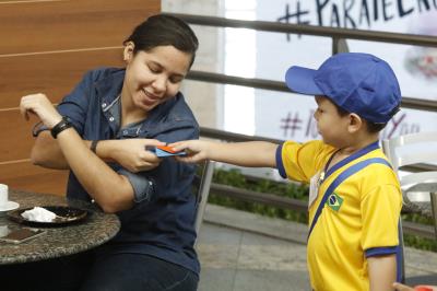 ENTREGA DE CARTAS PARA A PAZ NO AEROPORTO DE BELÉM