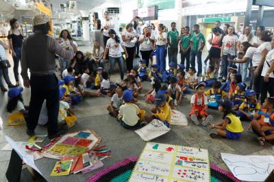 ENTREGA DE CARTAS PARA A PAZ NO AEROPORTO DE BELÉM