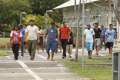 Pessoas em situação de rua visitam o Mangal das Garças