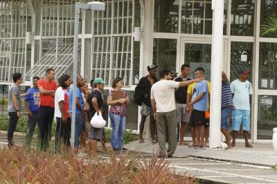 Pessoas em situação de rua visitam o Mangal das Garças