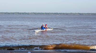 Passeio reúne atletas da canoagem e abre programação de verão da PMB