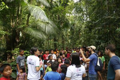 Colônia de férias com crianças venezuelanas no Bosque Rodrigues Alves