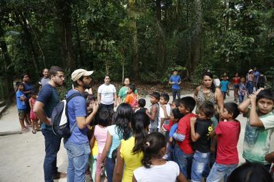 Colônia de férias com crianças venezuelanas no Bosque Rodrigues Alves