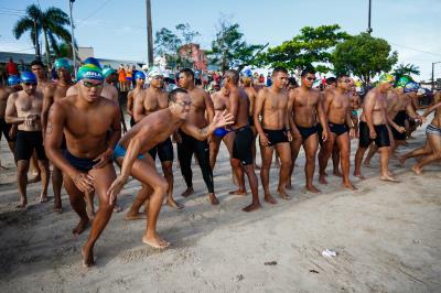 Dezenas de Inscritos na travessia Murubira/Farol, em Mosqueiro