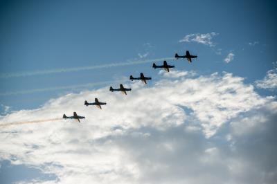 Esquadrilha da fumaça encanta crianças e adultos em Belém