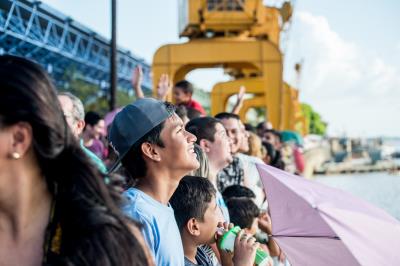 Esquadrilha da fumaça encanta crianças e adultos em Belém