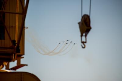 Esquadrilha da fumaça encanta crianças e adultos em Belém