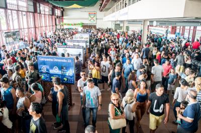 Esquadrilha da fumaça encanta crianças e adultos em Belém