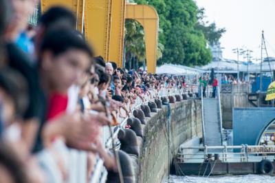 Esquadrilha da fumaça encanta crianças e adultos em Belém