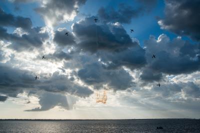 Esquadrilha da fumaça encanta crianças e adultos em Belém
