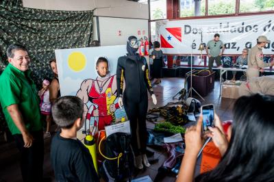 Esquadrilha da fumaça encanta crianças e adultos em Belém