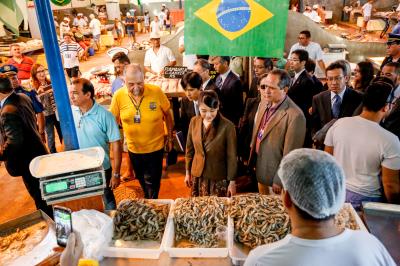 Feira do Ver-o-Peso recebe visita da princesa Mako, do Japão