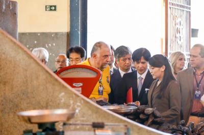 Feira do Ver-o-Peso recebe visita da princesa Mako, do Japão