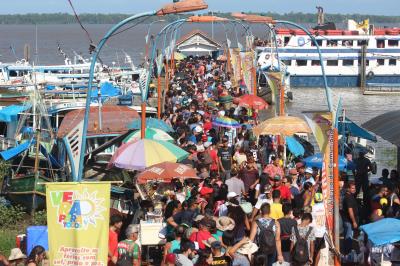Com programação musical público lota ilha de Cotijuba