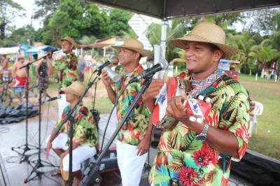 Com programação musical público lota ilha de Cotijuba