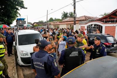 Parada do Movimento LGBTI leva mais de 30 mil pessoas às ruas de Mosqueiro