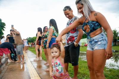 Parada do Movimento LGBTI leva mais de 30 mil pessoas às ruas de Mosqueiro