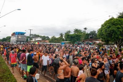 Parada do Movimento LGBTI leva mais de 30 mil pessoas às ruas de Mosqueiro