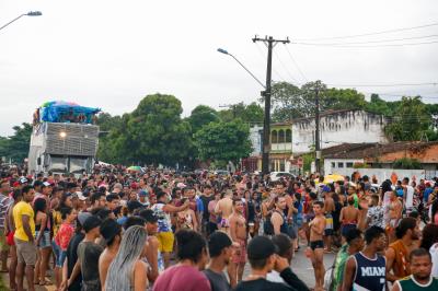 Parada do Movimento LGBTI leva mais de 30 mil pessoas às ruas de Mosqueiro