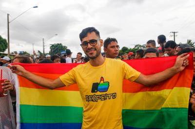 Parada do Movimento LGBTI leva mais de 30 mil pessoas às ruas de Mosqueiro