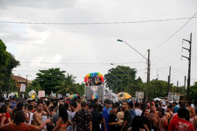Parada do Movimento LGBTI leva mais de 30 mil pessoas às ruas de Mosqueiro